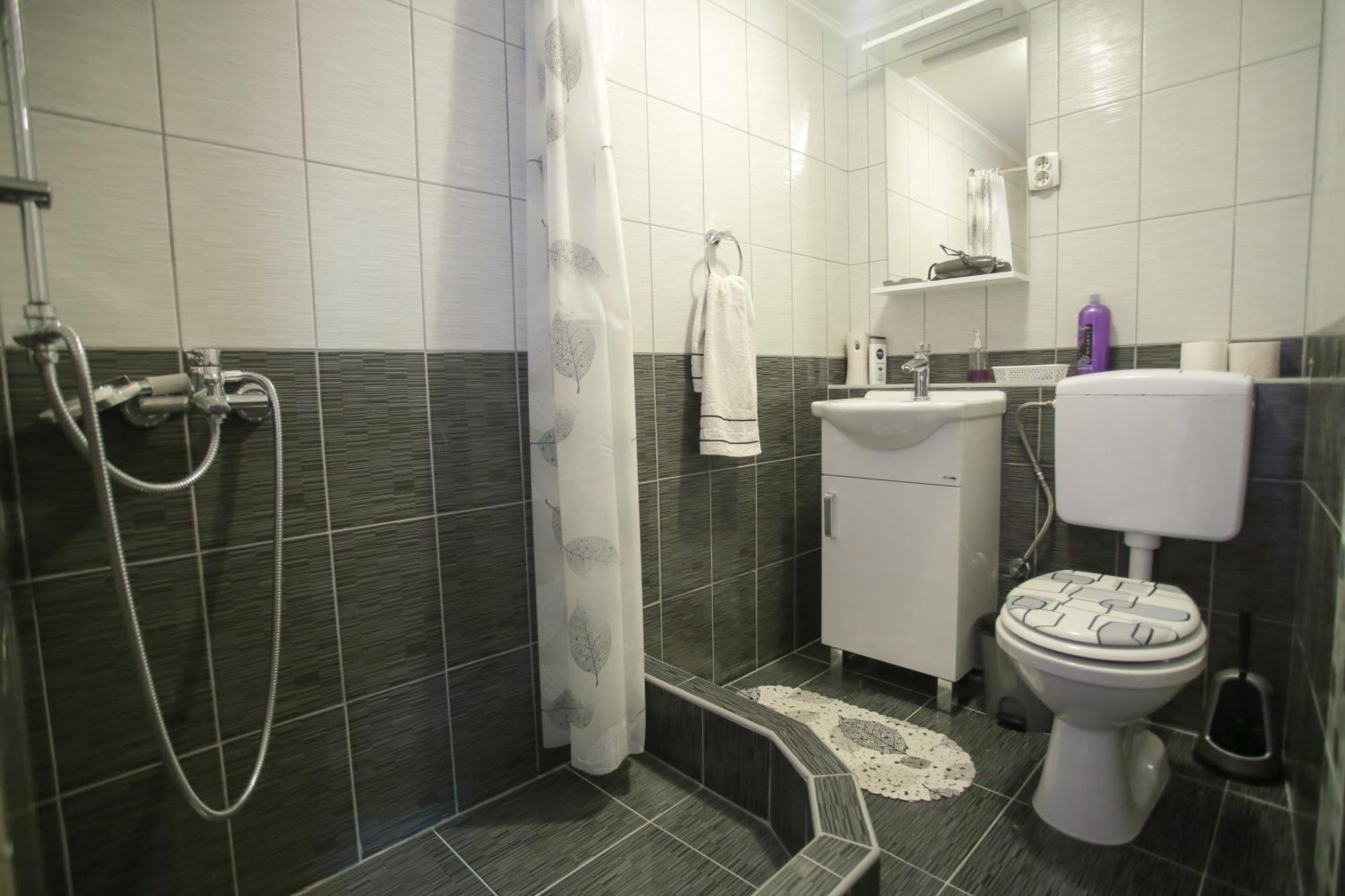Guesthouse Adi Mostar Buitenkant foto